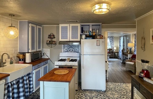 Long Branch Casa | Cozy Lake Front Cabin for Romantic Getaway or a Family Vacation