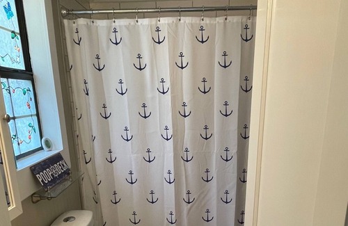 Long Branch Casa | Cozy Lake Front Cabin for Romantic Getaway or a Family Vacation