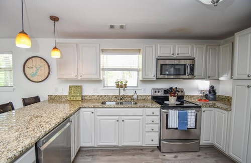 Dawsonville Cabaña | Cozy Lake Front Cottage