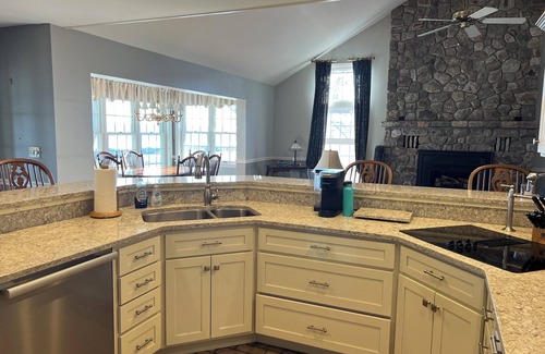 Town of Beekmantown Casa | Cozy Lake front family home- Lake Champlain
