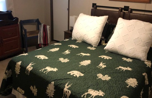 Summerton Casa | Cozy lake front home