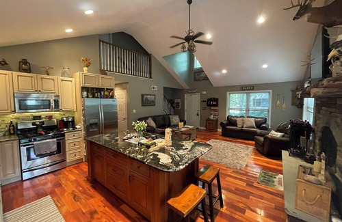 Nesquehoning Casa | Cozy Lake Hauto Family Retreat, 3 Bedroom + Loft, Close to Jim Thorpe