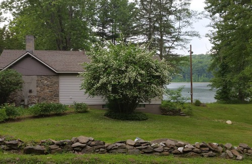 Pawling Casa | Cozy lake house retreat!