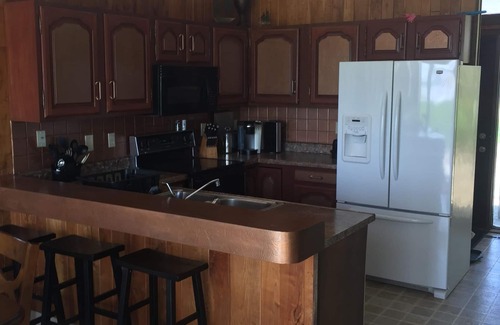 Verdi Cabina | Acogedora casa del lago con agua en 3 lados! A poca distancia del campo de golf!