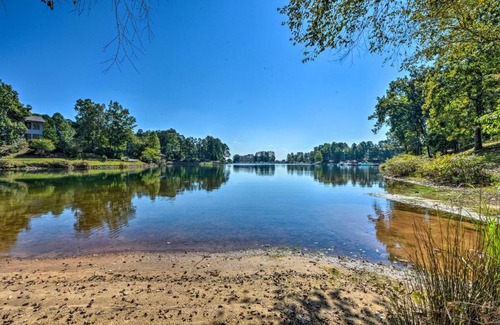 Salem Apartamento | Cozy Lake Keowee Condo with Resort Amenities!