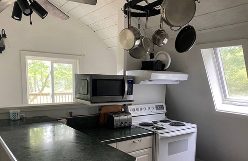 Herron Cabaña | Cozy lake retreat on beautiful McCollum Lake - Pet Friendly!