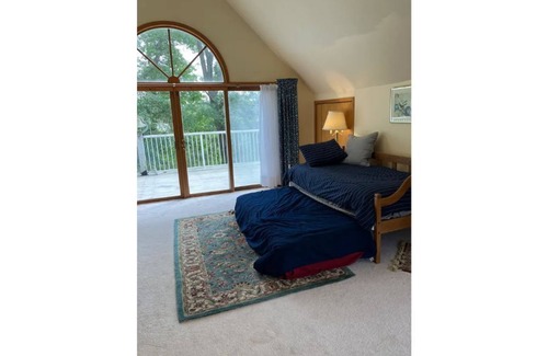 Oxford Casa | Cozy lake view home-family friendly