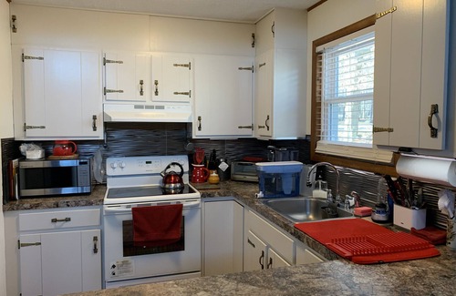 Tobyhanna Casa | Acogedor chalet frente al lago cerca de Camelback! Ven a disfrutar del lago o la nieve.