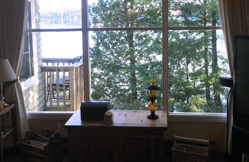 Bala Cabaña | Cozy Lakefront Cottage in the heart of Muskoka