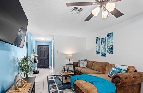 Orlando Casa | Cozy LakeFront Entire House near downtown & parks