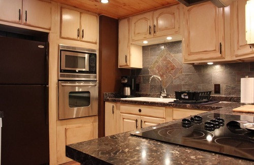 Mirror Lake Casa | 65 abajo: un NUEVO Lakefront 2BR / 1BA en Mirror Lake, a 1 milla de la ciudad