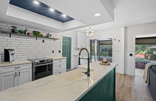 Cypress Gardens Casa | Cozy Lakefront Home w/ Pool -7 mins from Legoland