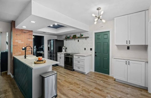 Cypress Gardens Casa | Cozy Lakefront Home w/ Pool -7 mins from Legoland