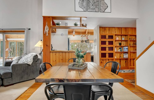 Hadley Casa | Cozy Lakefront Home on Great Sacandaga – Year-Round Fun