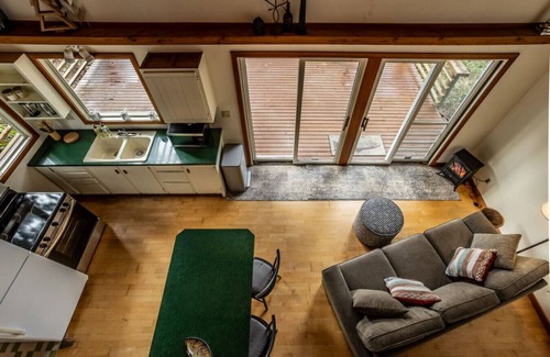 Sedro-Woolley Apartamento | Cozy Lakeside Cabin w/ Dock & Stunning Views