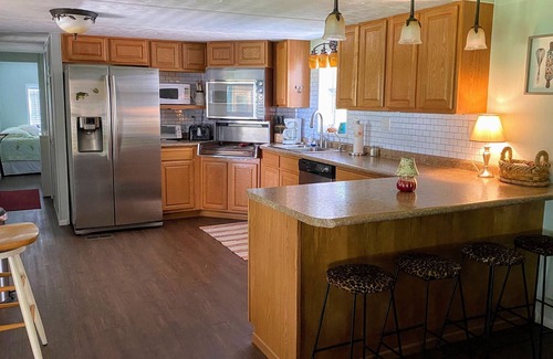 Longtown Casa | Cozy Lakeside Villa