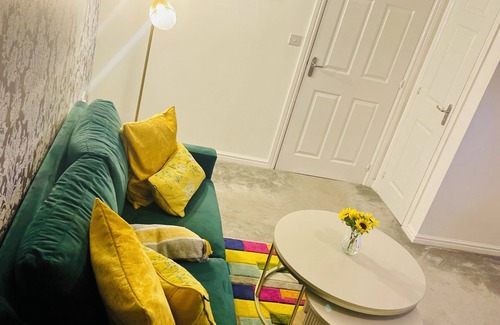 Clyst St Mary Casa | Cozy Large 3 Bed Townhouse with Free Parking! M5 exit nearby! Contractors!