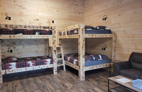 Aroostook Cabina | Cozy lodge room #3