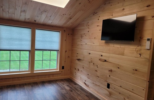 Aroostook Cabina | Cozy lodge room #3