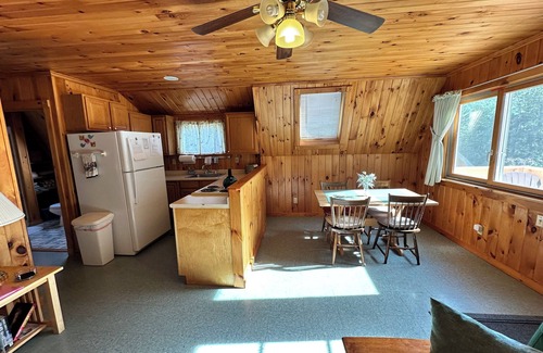 Jay Apartamento | Cozy loft apartment with deck, nestled in the Adirondacks