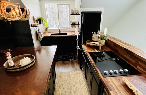 Hayden Casa | Cozy loft on Hayden Lake, near Silverwood, 15m to Coeur d Alene, Private events