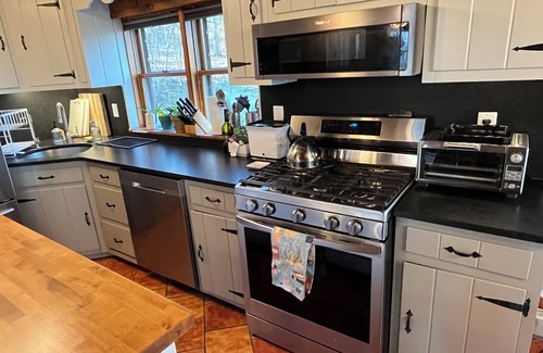 Carmel Cabina | Cozy Log Cabin Getaway