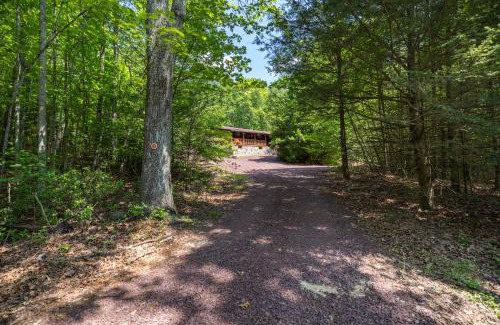 Ashfield Casa | Cozy Log Cabin in Jim Thorpe