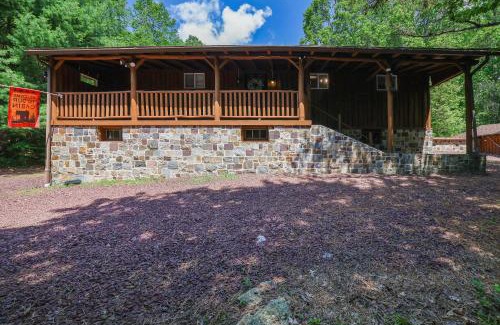 Ashfield Casa | Cozy Log Cabin in Jim Thorpe
