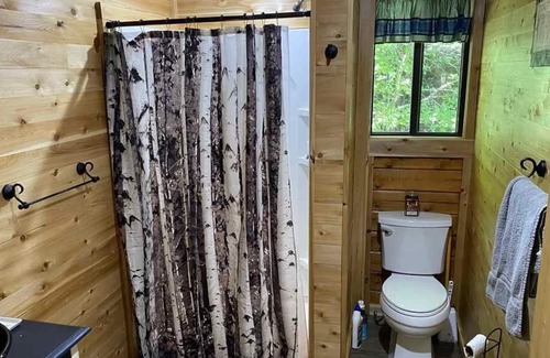 Gould City Casa | Cozy LOG CABIN in the woods