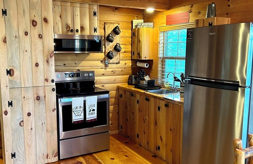 Spring Mills Cabina | Cozy Log Cabin / Penn State Football / 20 Minutes to State College, PA