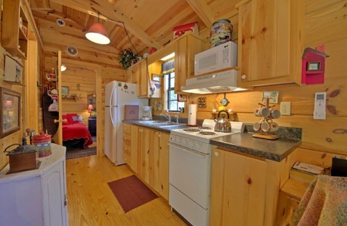 Asheville Cabina | Red Barn: cabaña acogedora para 2 personas, fácil viaje a la ciudad, ¡escapada perfecta! ¡Incluye Biltmore y más!