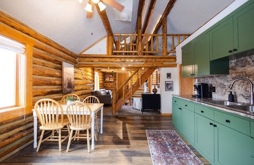 St. Anthony Cabina | Cozy Log Cabin w/Hot Tub