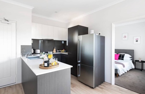 Attadale Apartamento | New 2BR near Canning River, full kitchen, ensuite, bright living area