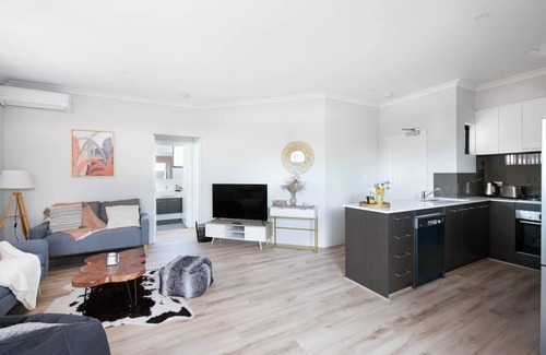 Attadale Apartamento | New 2BR near Canning River, full kitchen, ensuite, bright living area