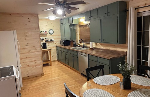 Drummond Cabaña | COZY LUMBERJACK COTTAGE- Near Drummond Lake and ATV Trails. Canoe/kayak included