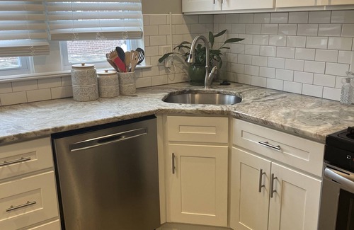 East Mount Airy Cama Y Desayuno | Cozy Lux FOUR bedroom Bed and Breakfast