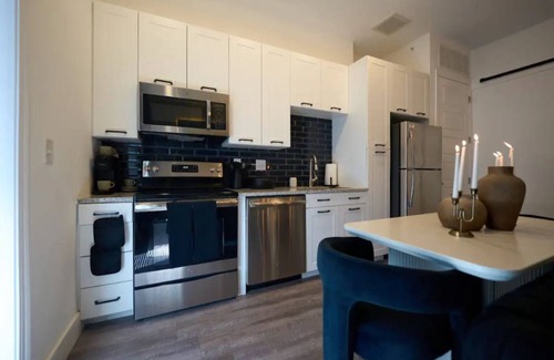 Castleberry Hill Apartamento | Cozy Luxe Mercedes-Benz Retreat…6 Min Walk to stadium+Arena!