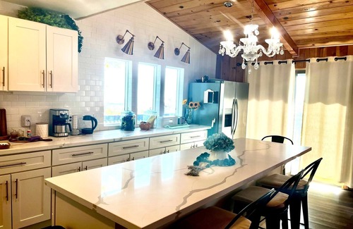 Running Springs Cabaña | Cozy Luxe Ski Cabin Kid & Dog Friendly. New Hot Tub!!