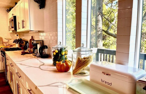 Running Springs Cabaña | Cozy Luxe Ski Cabin Kid & Dog Friendly. New Hot Tub!!
