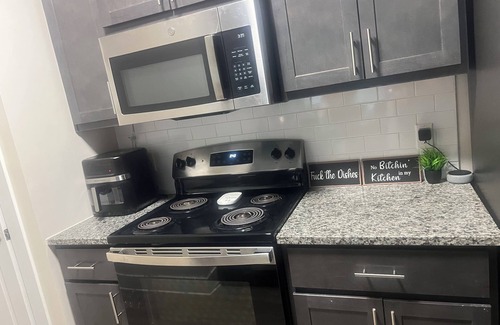 Kannapolis Apartamento | Cozy & Luxurious 1BD Apartment in Kannapolis with WiFi, AC,Pool 10 mins from CLT