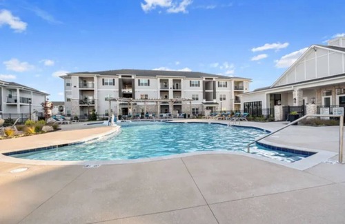 Kannapolis Apartamento | Cozy & Luxurious 1BD Apartment in Kannapolis with WiFi, AC,Pool 10 mins from CLT