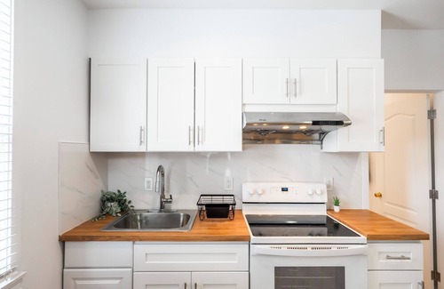 Queens Casa | Cozy, Luxury 1-2 Bedroom Townhome by Main Street in Charming Flushing, NY.