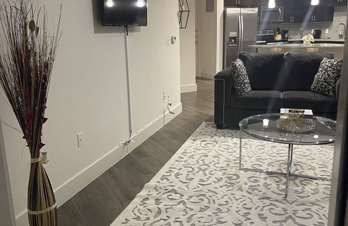 Westchase Apartamento | Cozy, luxury 2bd 2bth midtown rental with pool