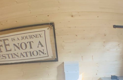 Haverfordwest Cabina | Cozy Luxury glamping pod with outdoor decking