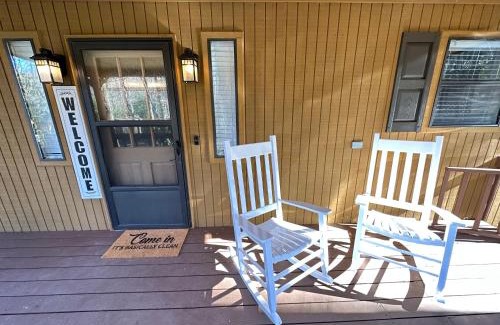 Maggie Valley Casa | Cozy Maggie Retreat - Easy access with 2 car garage