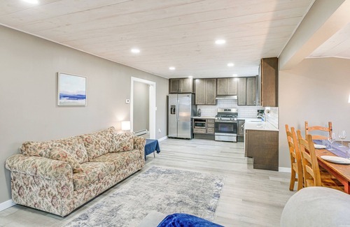 Lubec Apartamento | Cozy Maine Getaway: Covered Deck, Walk to Beach!