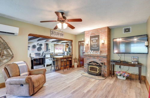 Mars Hill Casa | Cozy Mars Hill Farmhouse w/ Scenic Views