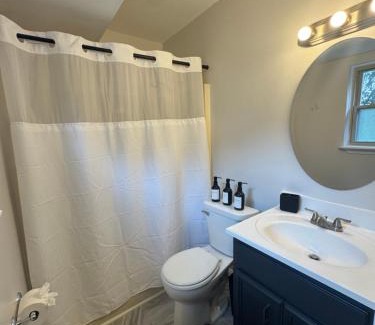 Jeffersonville - Clarksville Casa | Cozy Meets Classy - Modern & Inviting