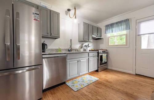 Narragansett Casa | Cozy Mettatuxet Home Available for Summer Rentals