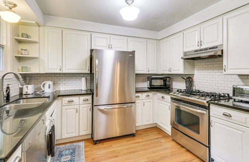 Island Station Cabaña | Cozy Milwaukie Cottage, 7 Mi to Downtown Portland